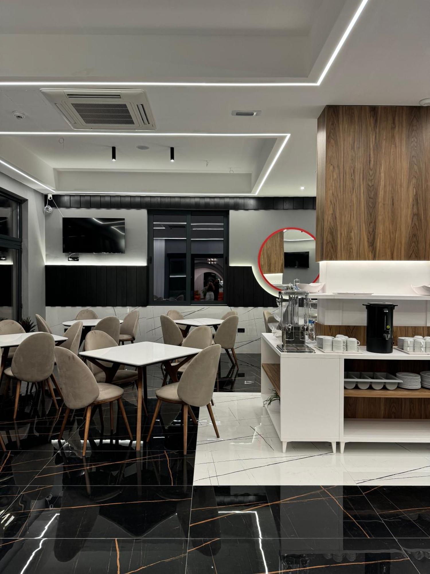 Hotel Maraj Ulcinj Kültér fotó